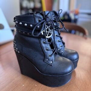 Demonia Poison 101 Size 8
